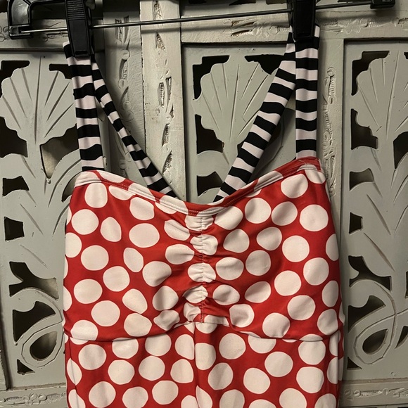 LIME RICKI SWIMWEAR ONE PIECE CRISS CROSS SHOULDER STRAPS. Size L - Picture 3 of 8